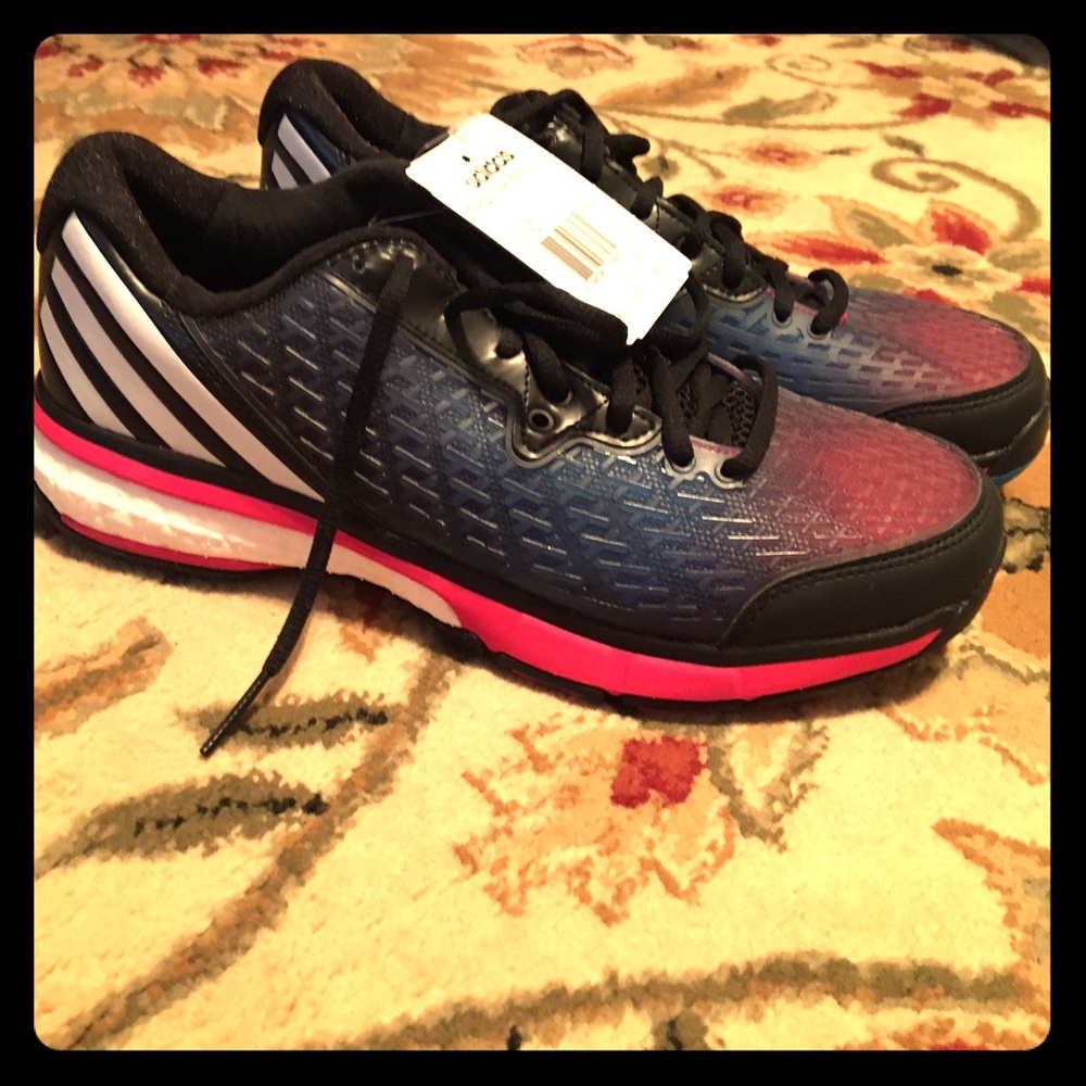 NWT!* Women's Adidas Energy Boost Volley sneaker