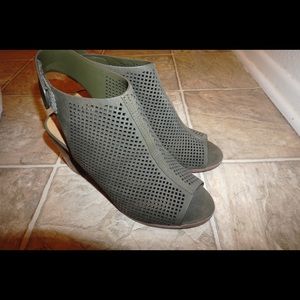 Open toe wedged heels !