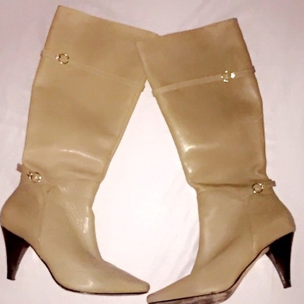 NEW LISTING: Tan Boots