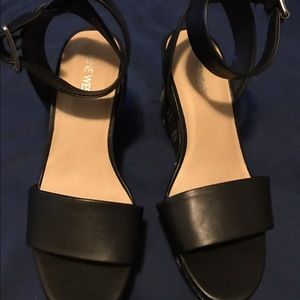 Black wedges