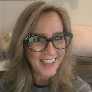 Meet your Posher, Debbie