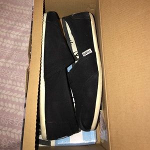 Toms