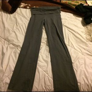 Girls gray yoga pants.