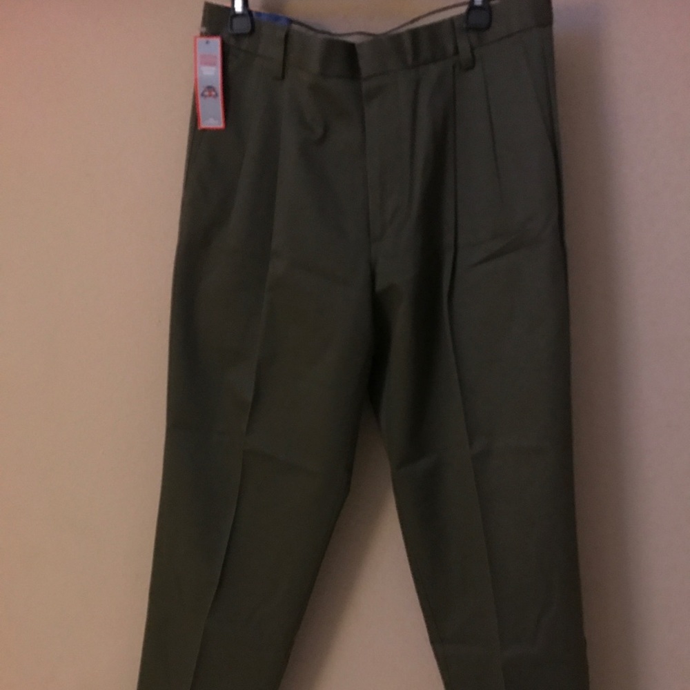 Dockers Pleated Kakis 33x30