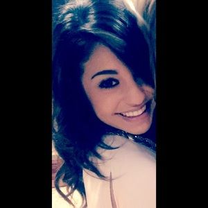 Meet your Posher, Claudia