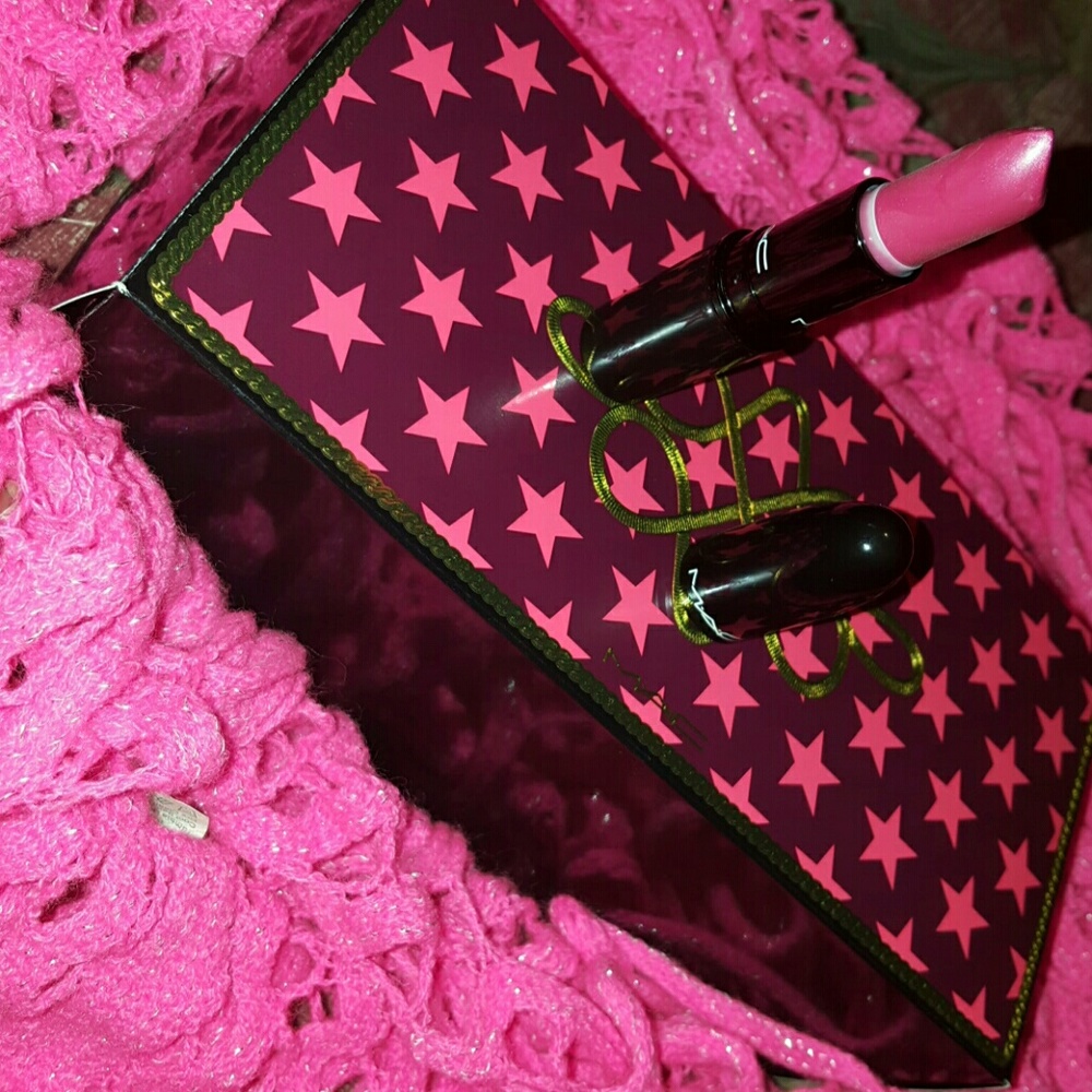 Mac lipstick "Lickable