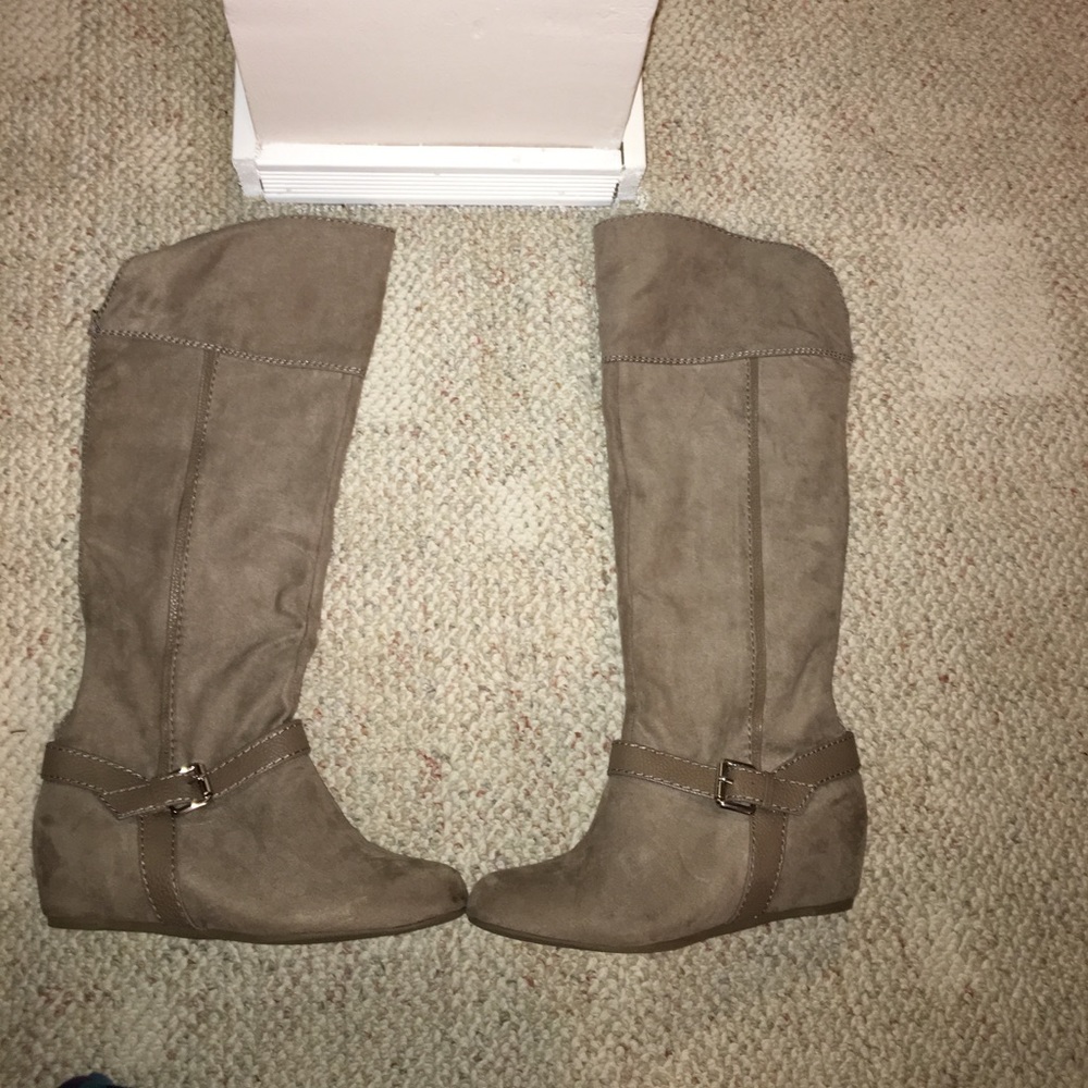 Tan/nude suede boots
