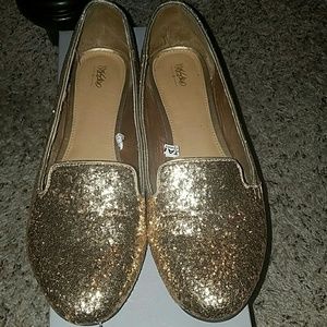 Adorable Mossimo gold glitter flats