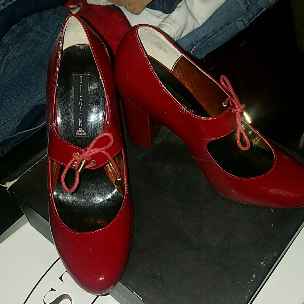 Red  patent leather Mary Jane