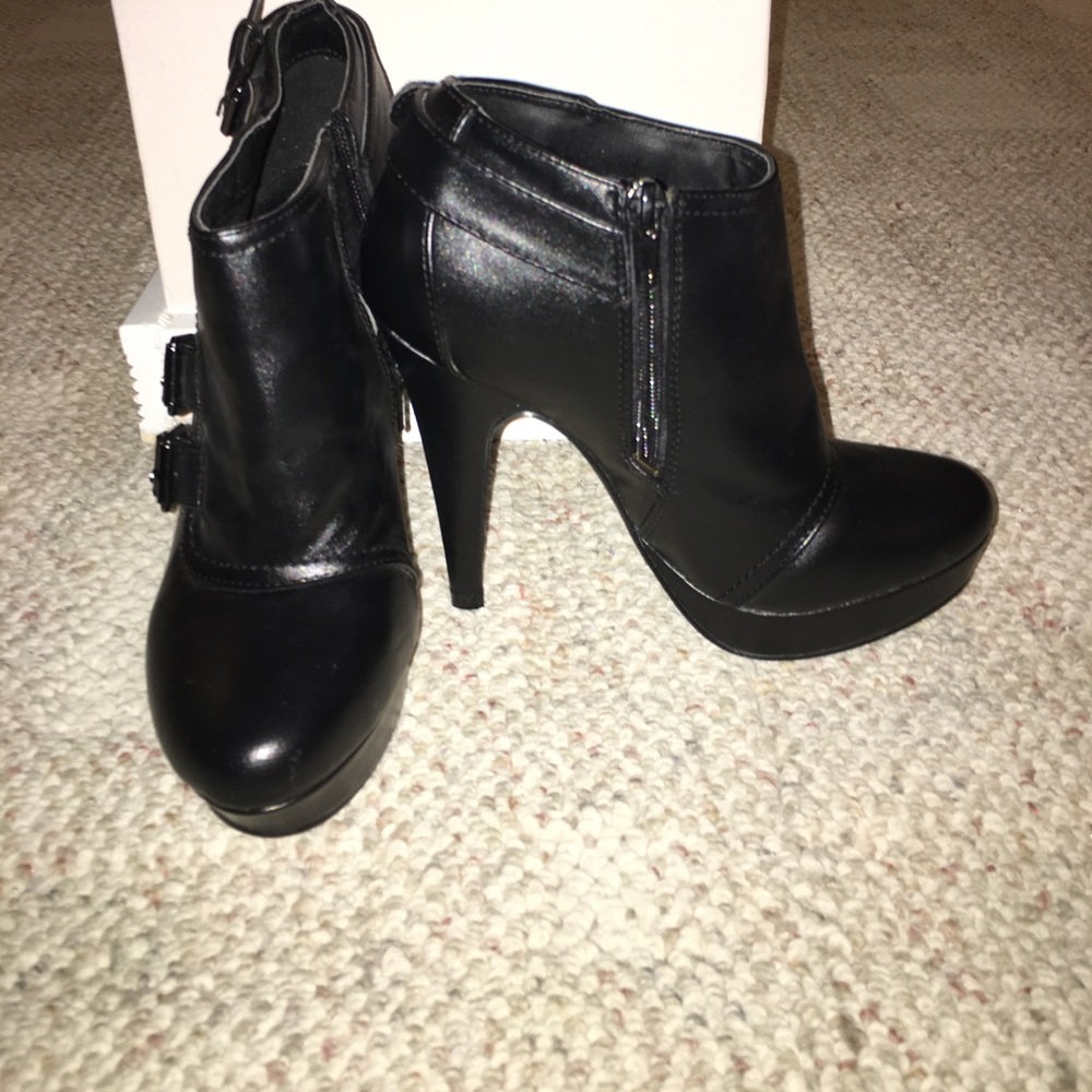 Guess ankle booties