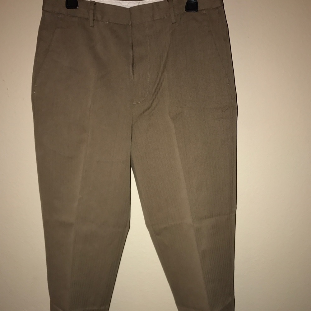 Roundtree and Yorke Khakis 32x30