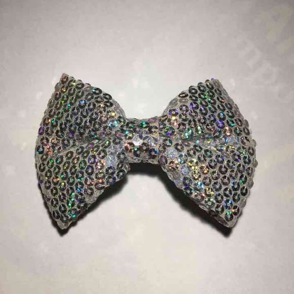 Bow - Picture 1 of 3