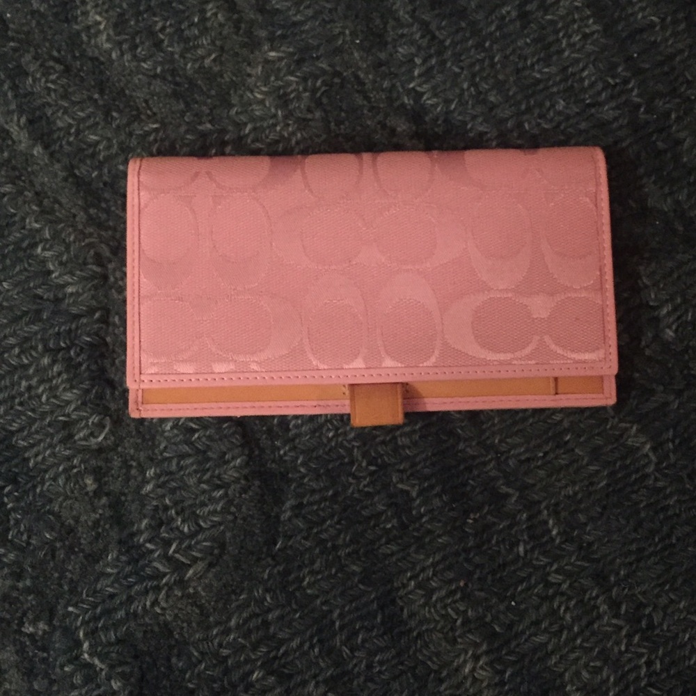 Coach check book