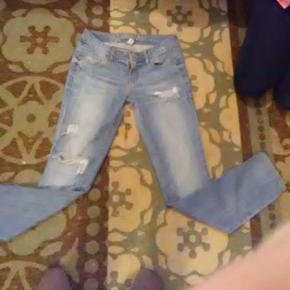 Refuge jeans slim w/ really cute wholes on them
