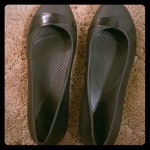 Black Crocs flats