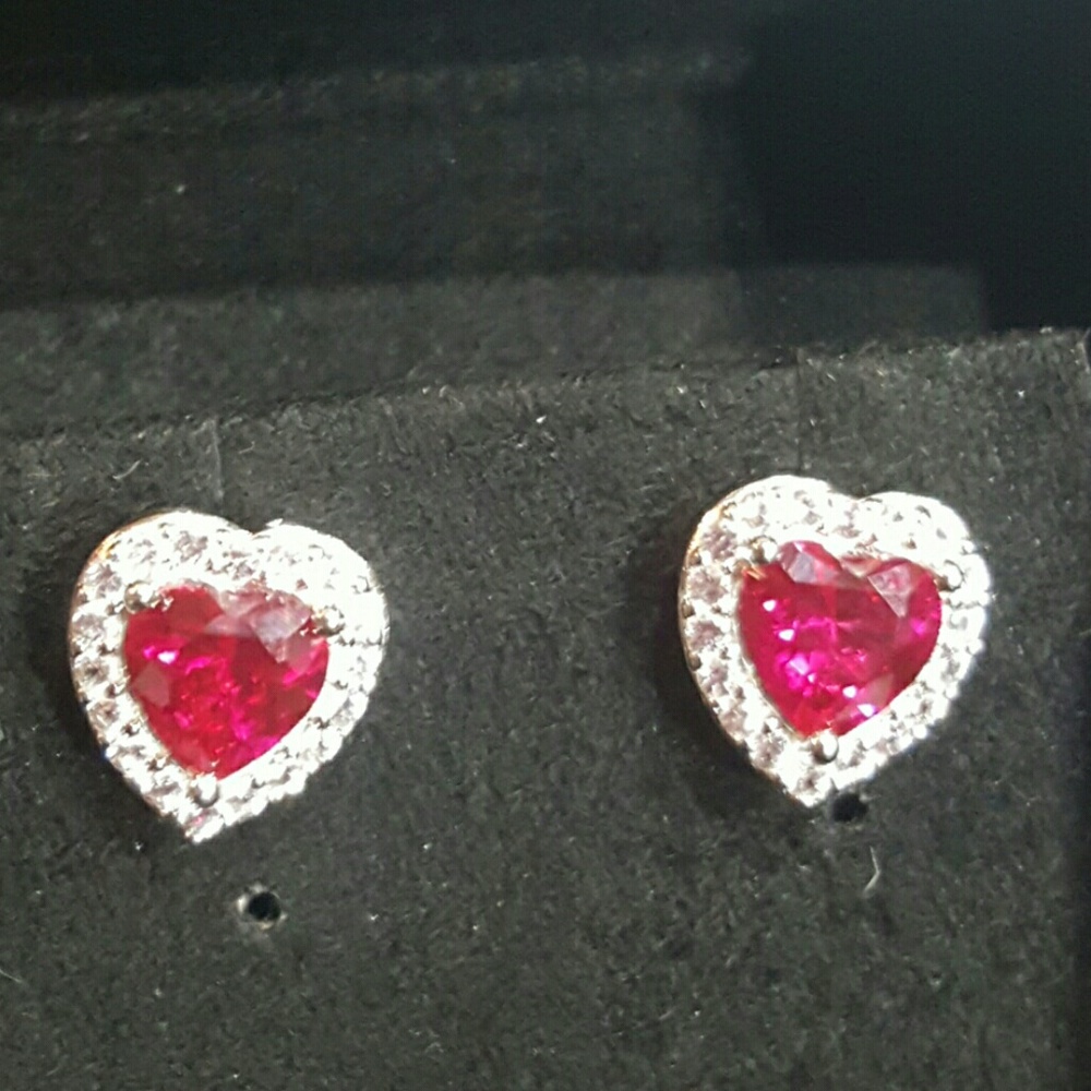 💋SOLD💋 Garnet heart shaped earrings