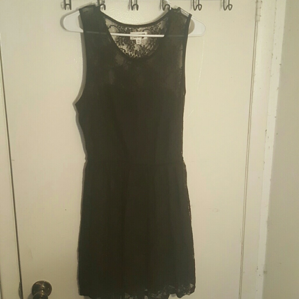 Selena gomez dress black and lacey !