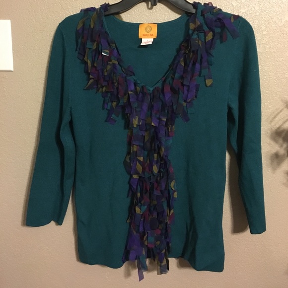 Ruby red. Green sweater small fringe strips - Picture 1 of 3