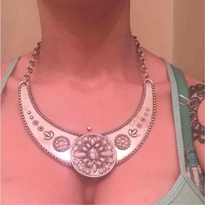 Beautiful silver necklace with Howlite stones Beautiful silver necklace with Howlite stones