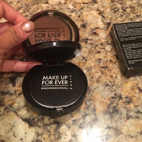 Makeup Forever Mat Bronzer - Picture 3 of 4