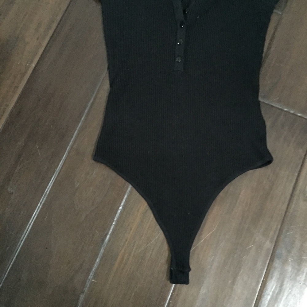 SALE✂️LAST 1•Must Have Black Bodysuit - Picture 2 of 7