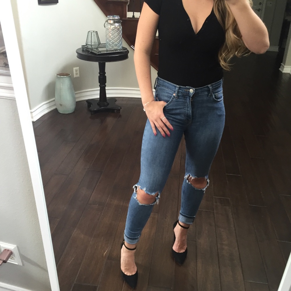 SALE✂️LAST 1•Must Have Black Bodysuit - Picture 4 of 7