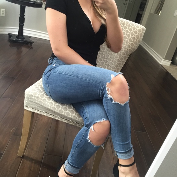 SALE✂️LAST 1•Must Have Black Bodysuit - Picture 7 of 7