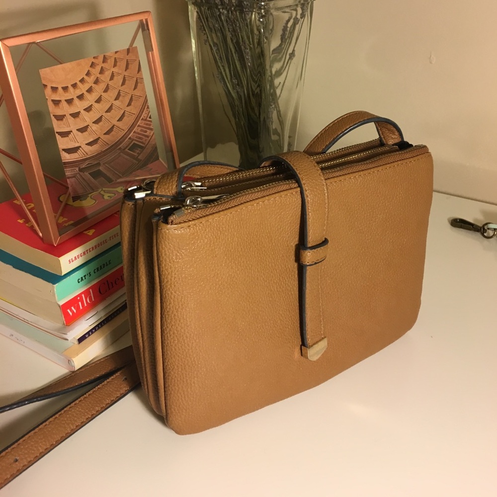 Adorable cross-body!!