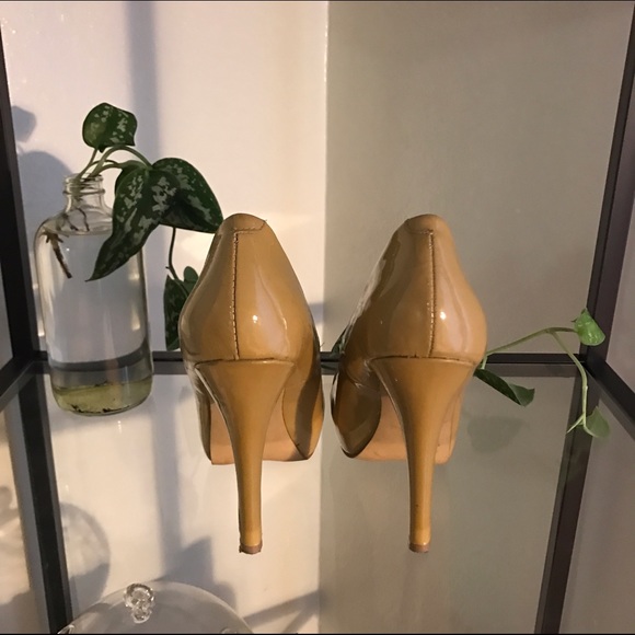 Steve Madden Nude Pumps - Picture 2 of 4