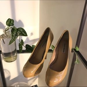 Steve Madden Nude Pumps