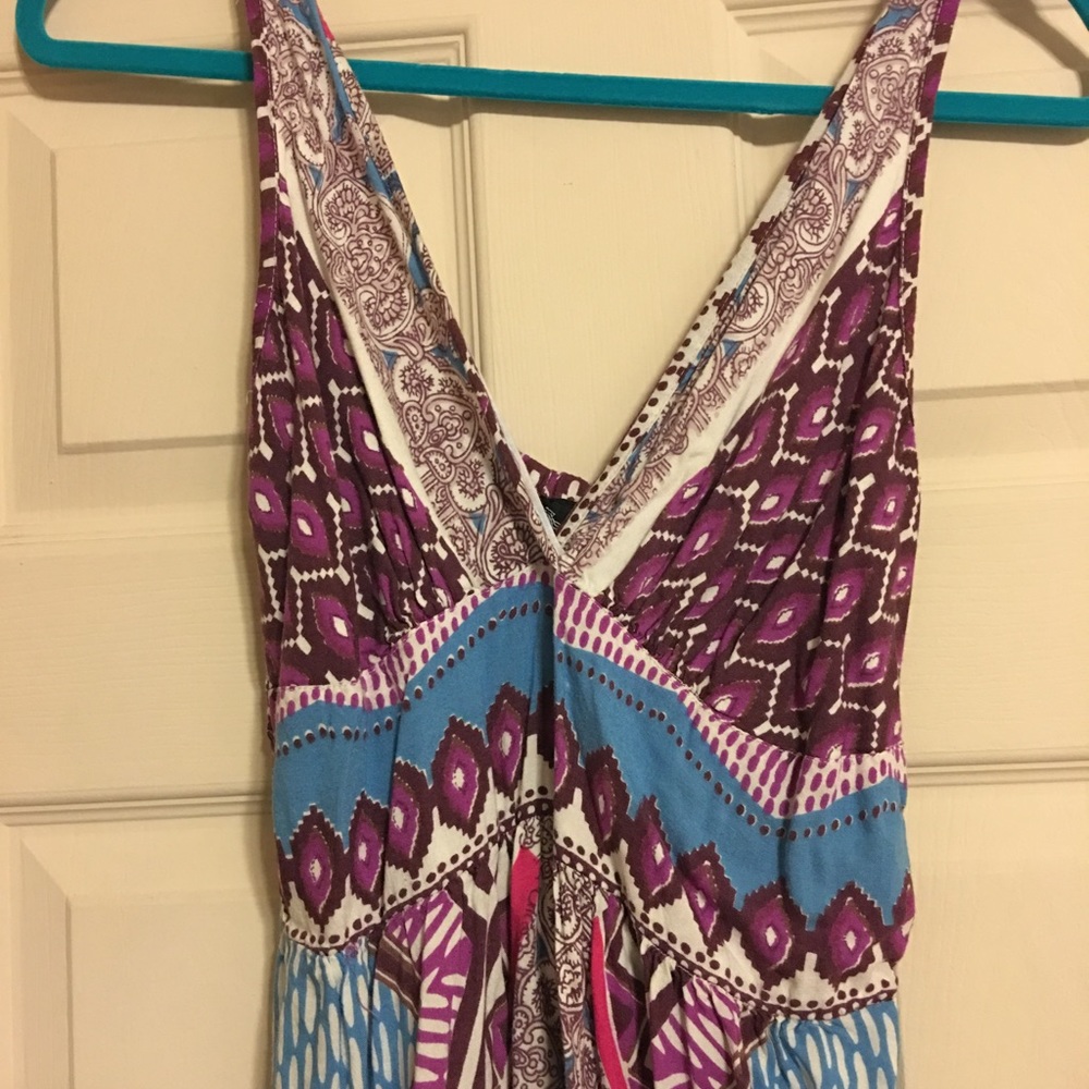 Hippie patterned maxi dress. Low cut v neck