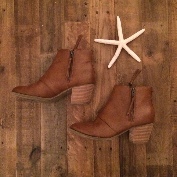 American Eagle Outfitters Shoes - 💖AEO Double Zip Stacked Heeled Booties💖
