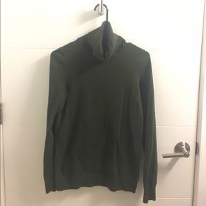 Woman's GAP Ribbed Turtleneck with Long Sleeves