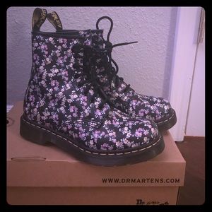 Dr.Martens floral black boots