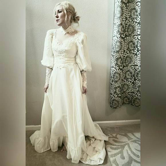 Vintage Dresses & Skirts - 🚨FLASH SALE🚨TO DIE FOR, VINTAGE, wedding gown!!!