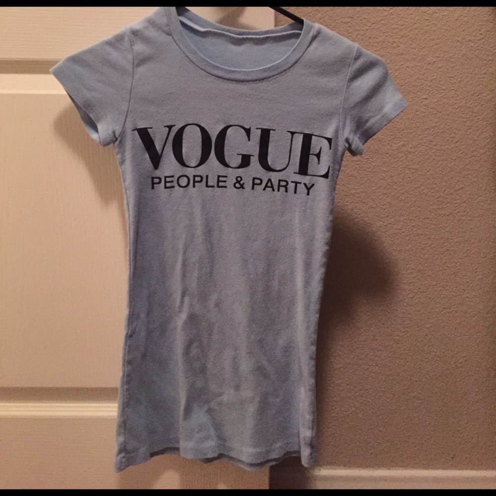 🌈CLOSING🌈 Vogue T-shirt