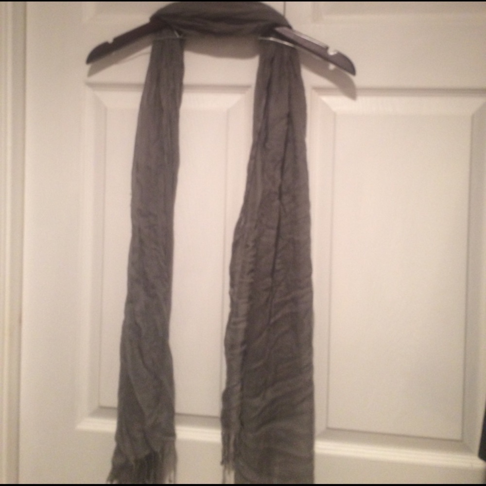 Lightweight gray scarf