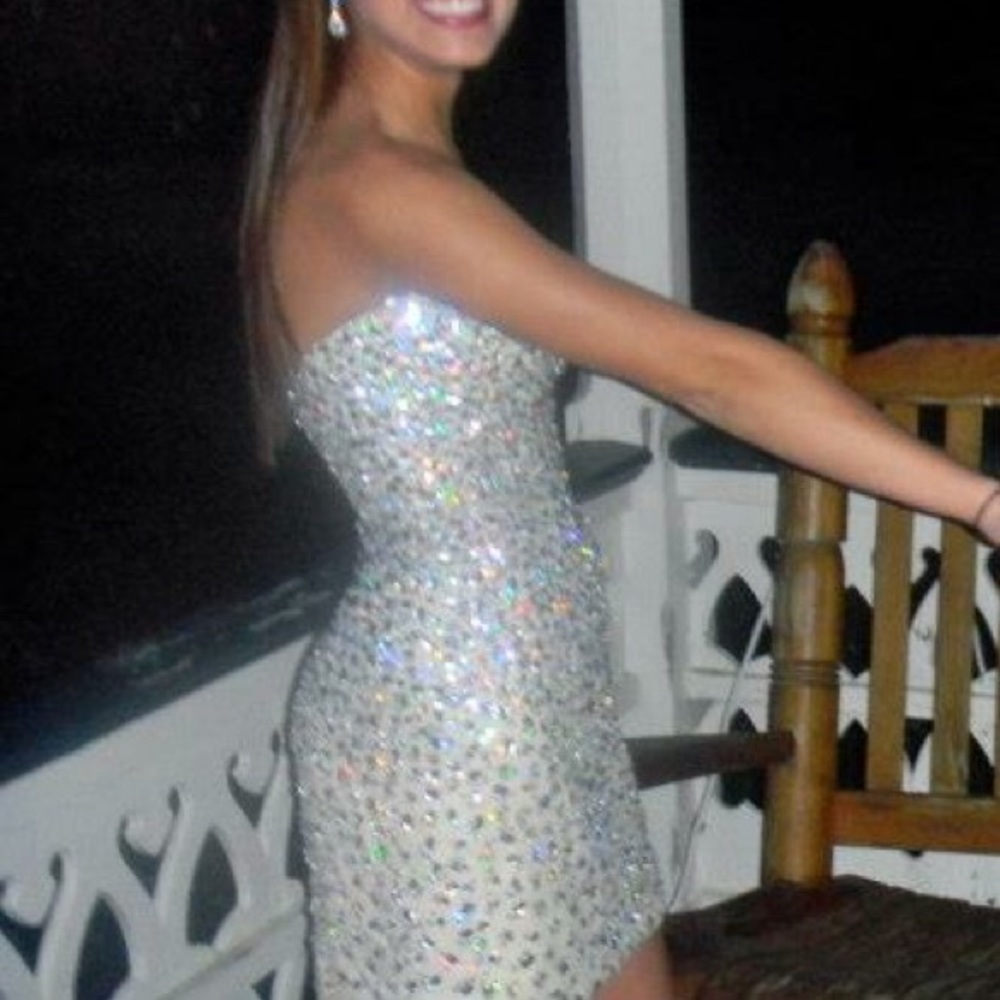 Dress - Picture 2 of 4