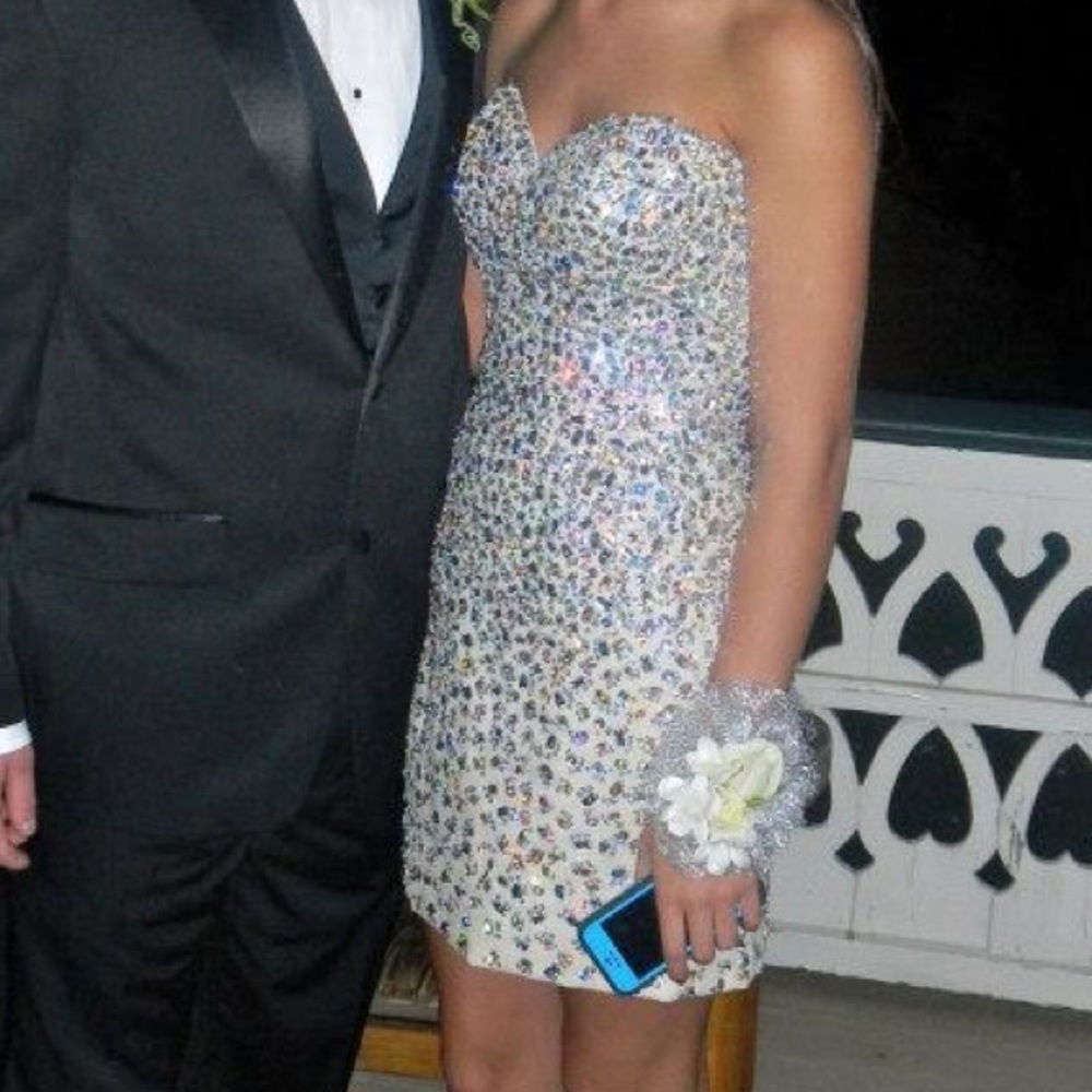 Dress - Picture 3 of 4