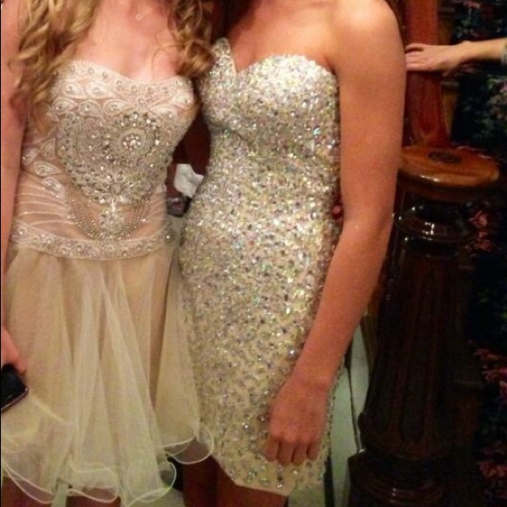 Dress - Picture 4 of 4
