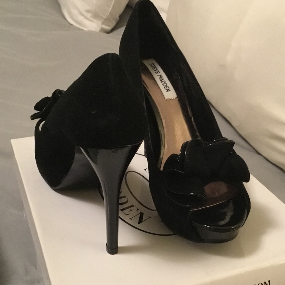 Steve Madden Suede pumps