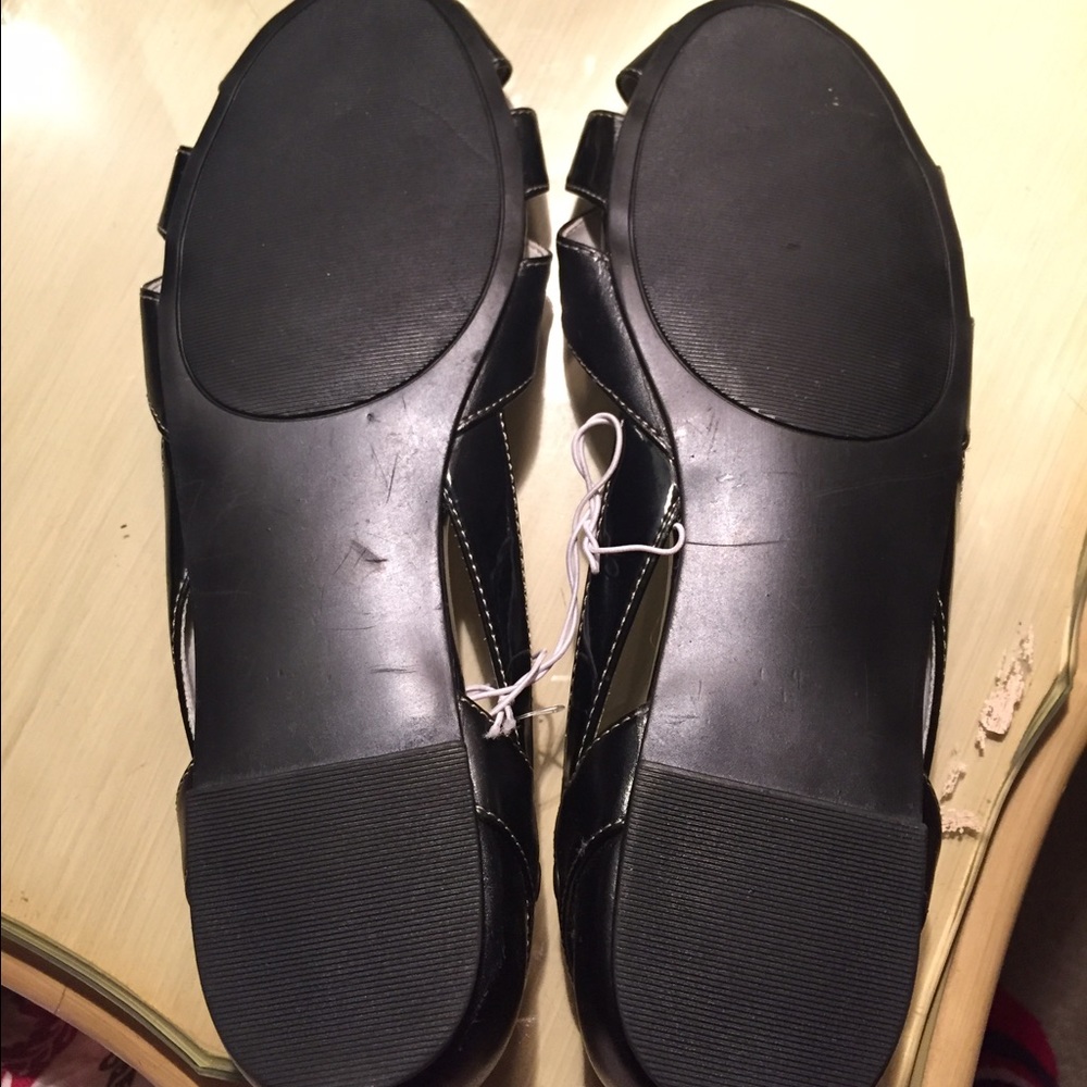 Mossimo Flats - Picture 2 of 2