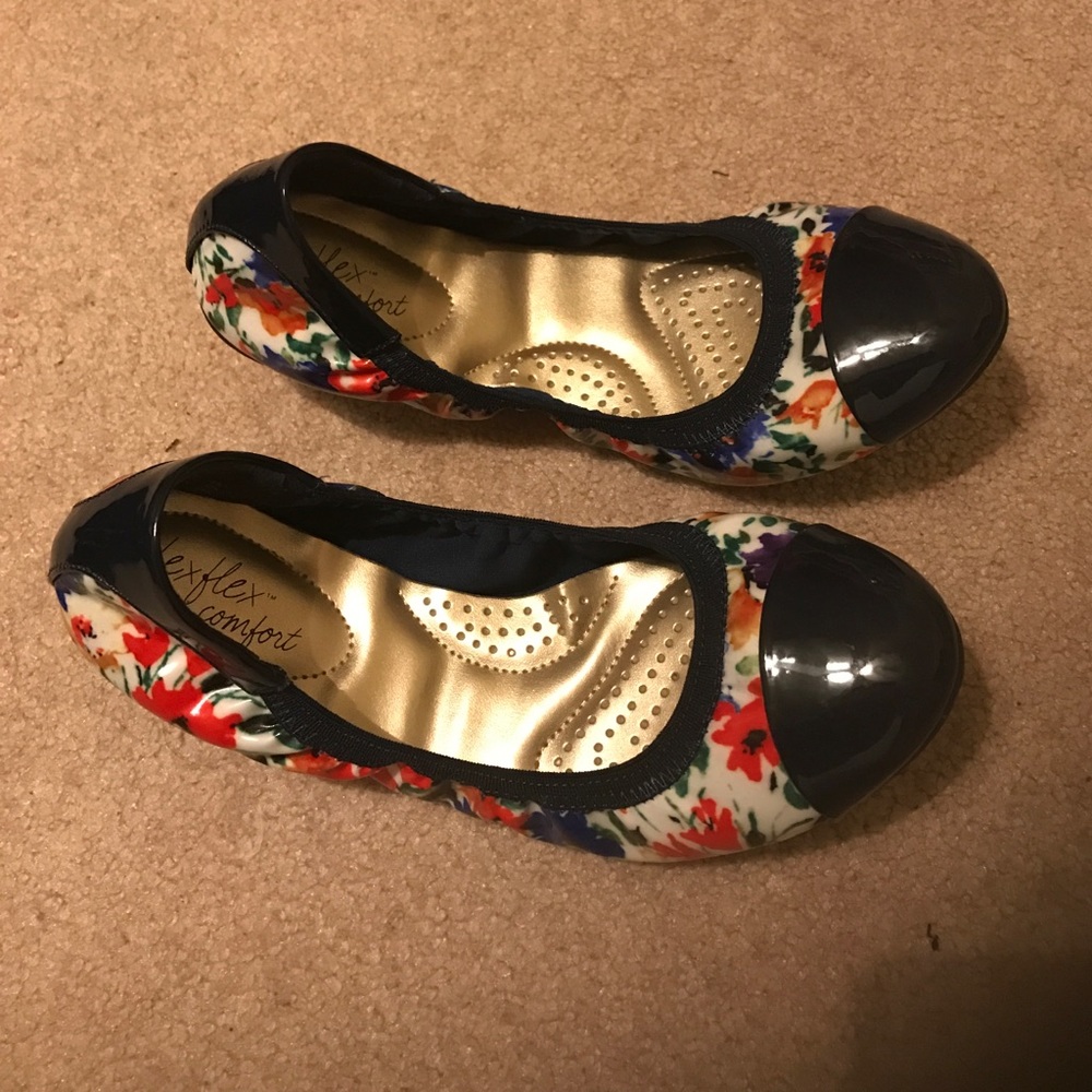 Cute multicolor flats