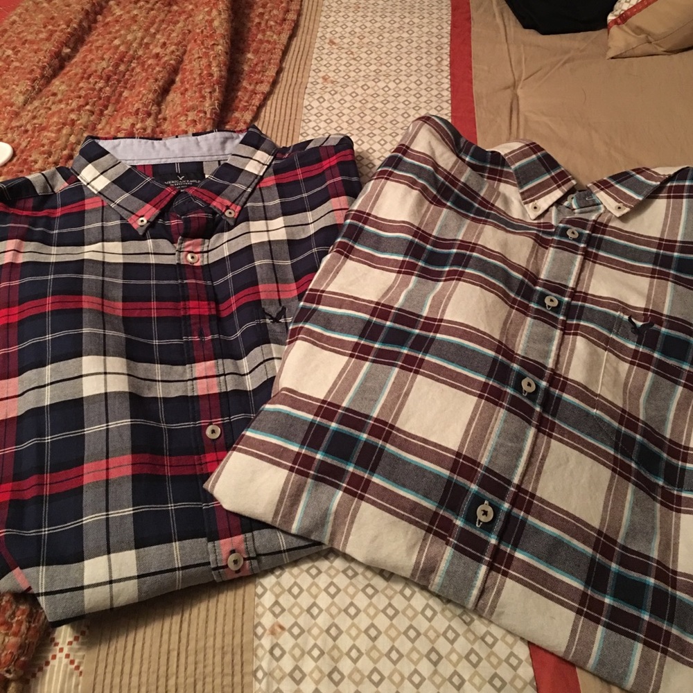 Men's American Eagle classic fit. 2 shirt bundle