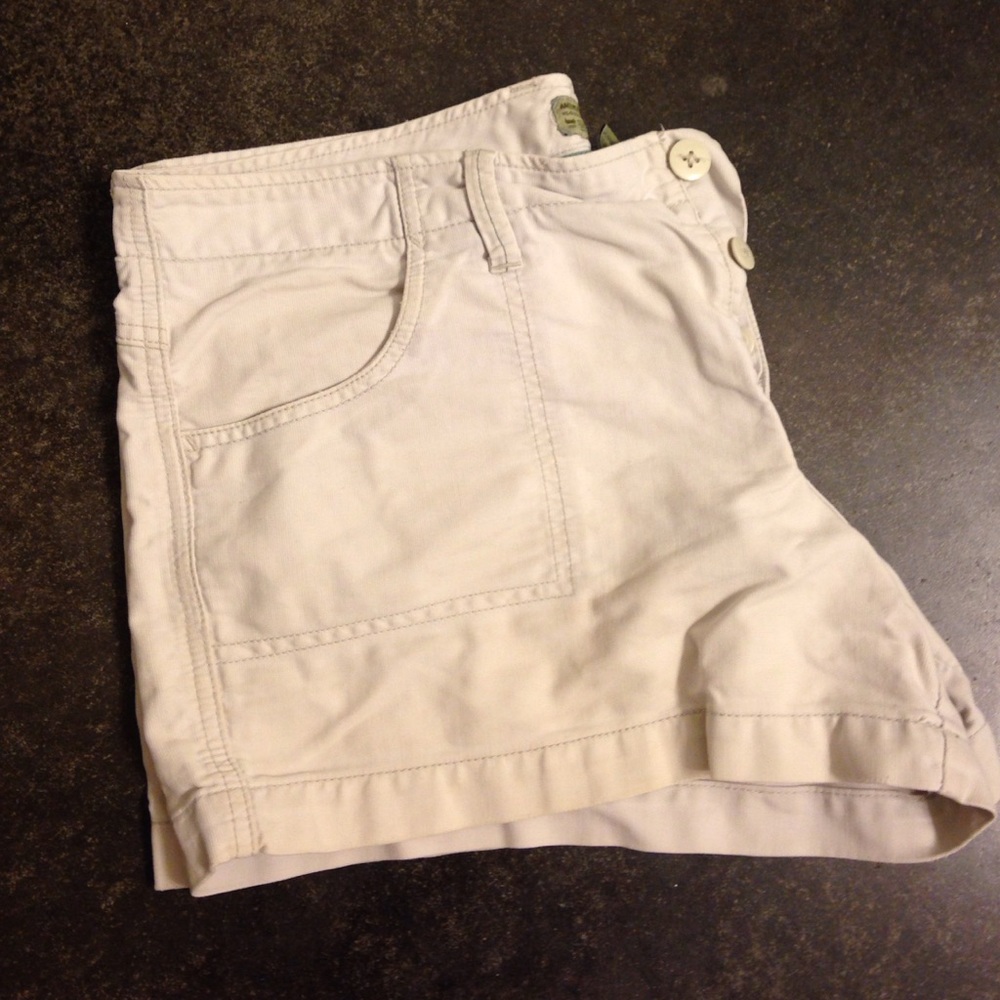 American Eagle khaki shorts