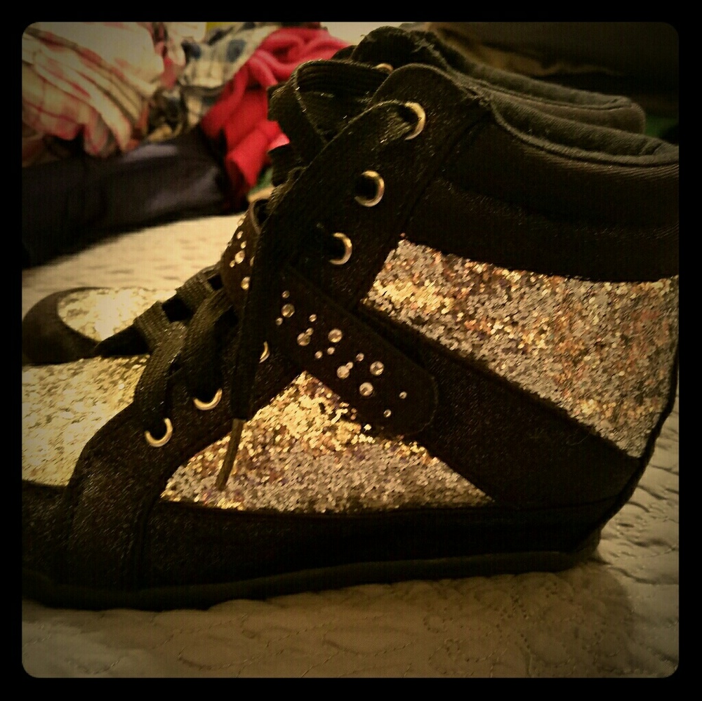 Size 8 girls Justice brand shoes