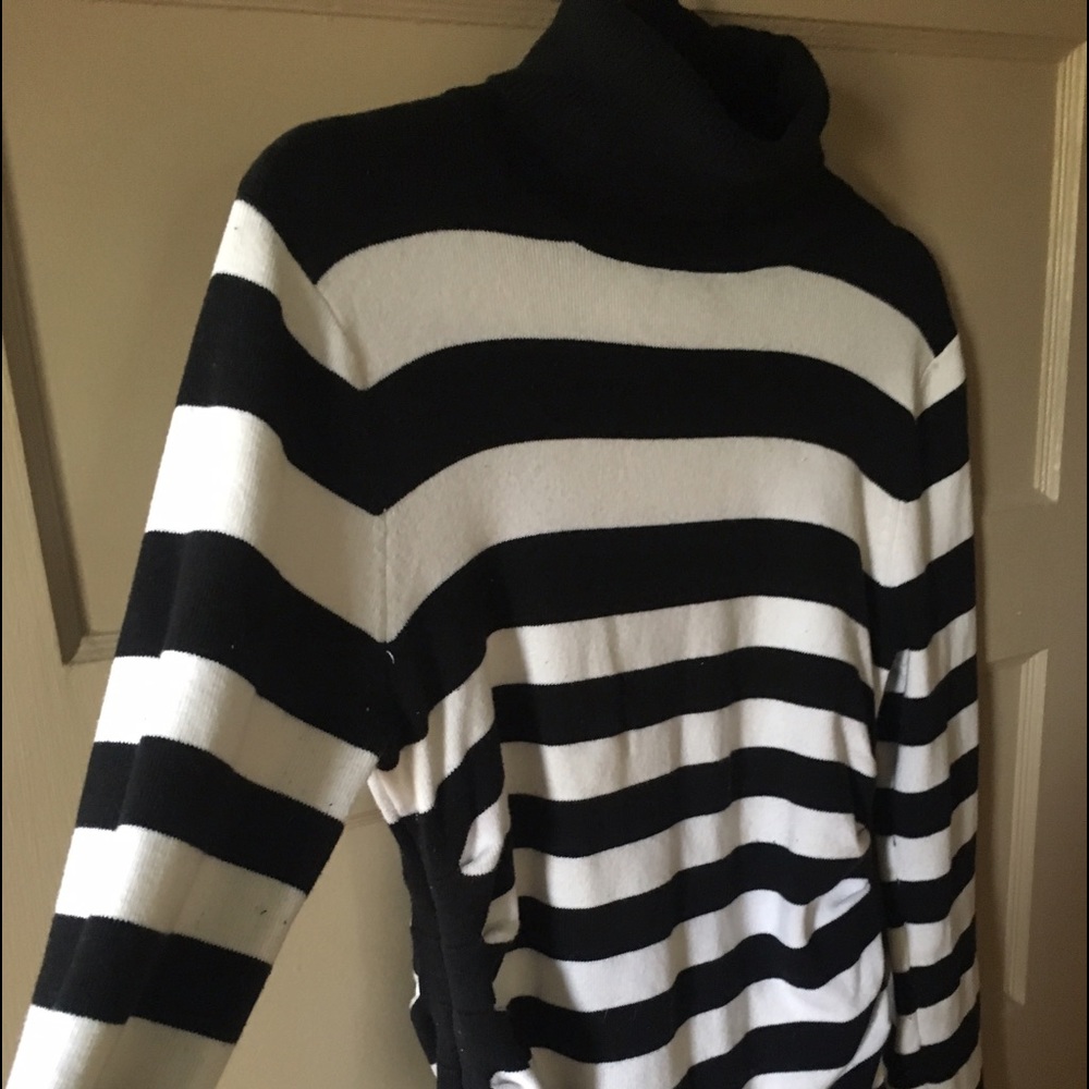 Black & white stripe turtleneck