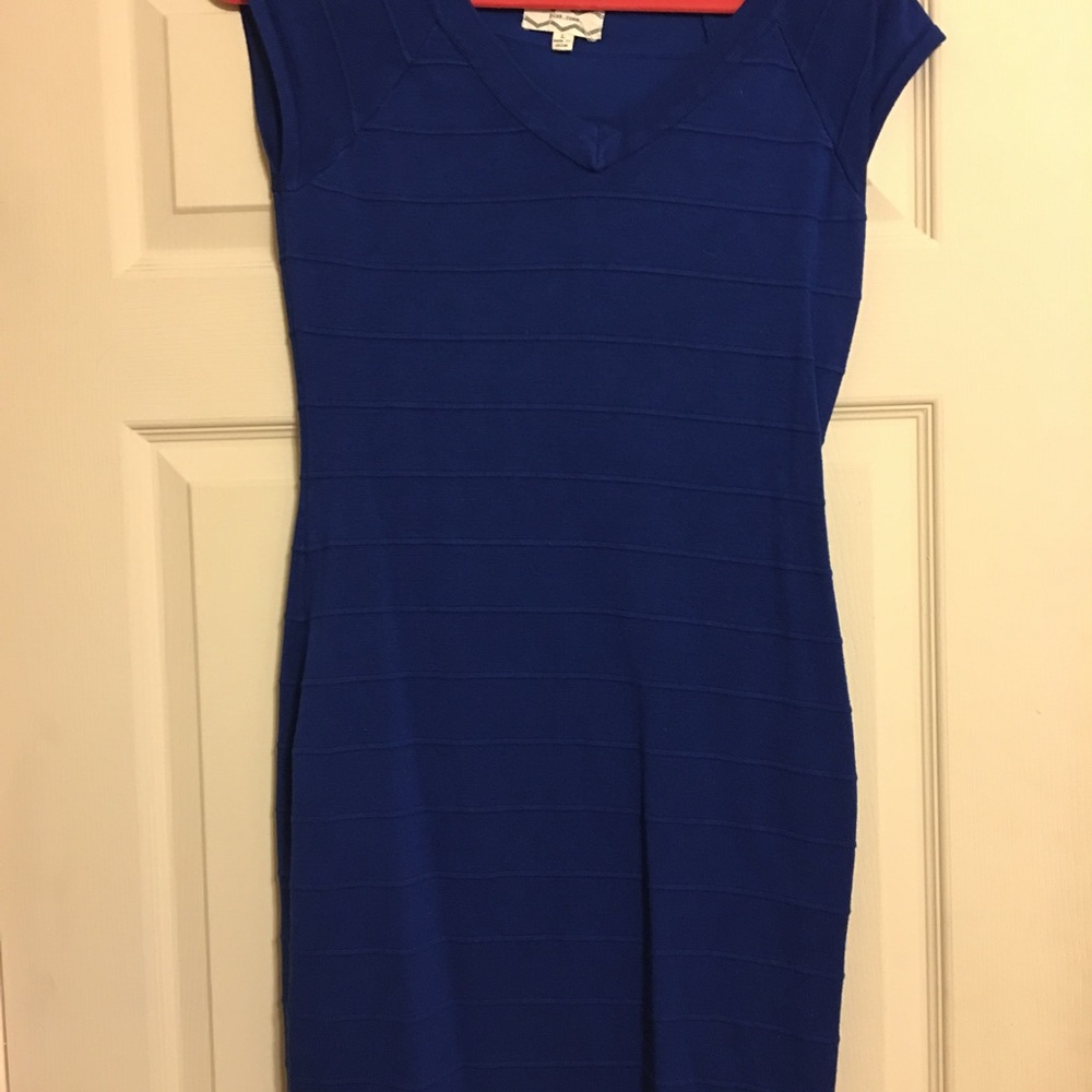 V neck. Stretchy knit mini dress
