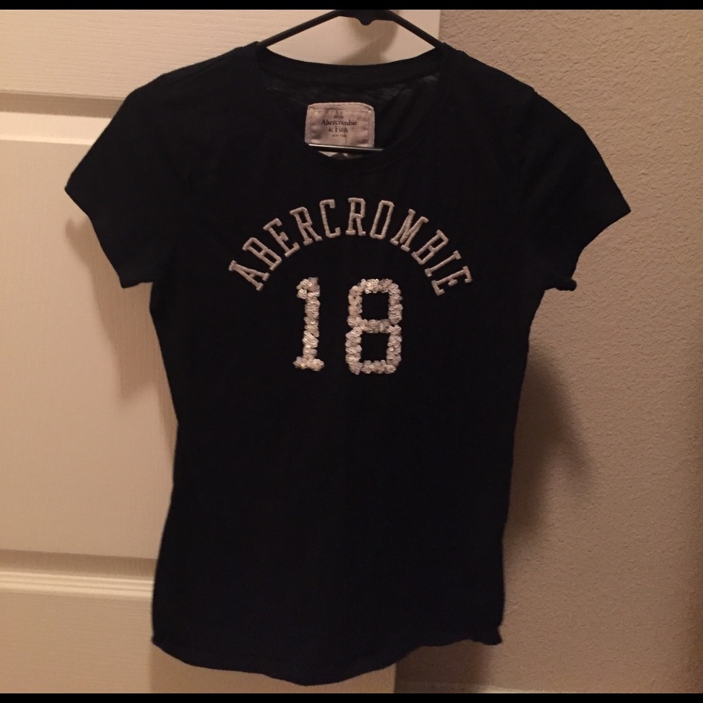 🌸CLOSING TODAY🌸 A&F Navy T-shirt