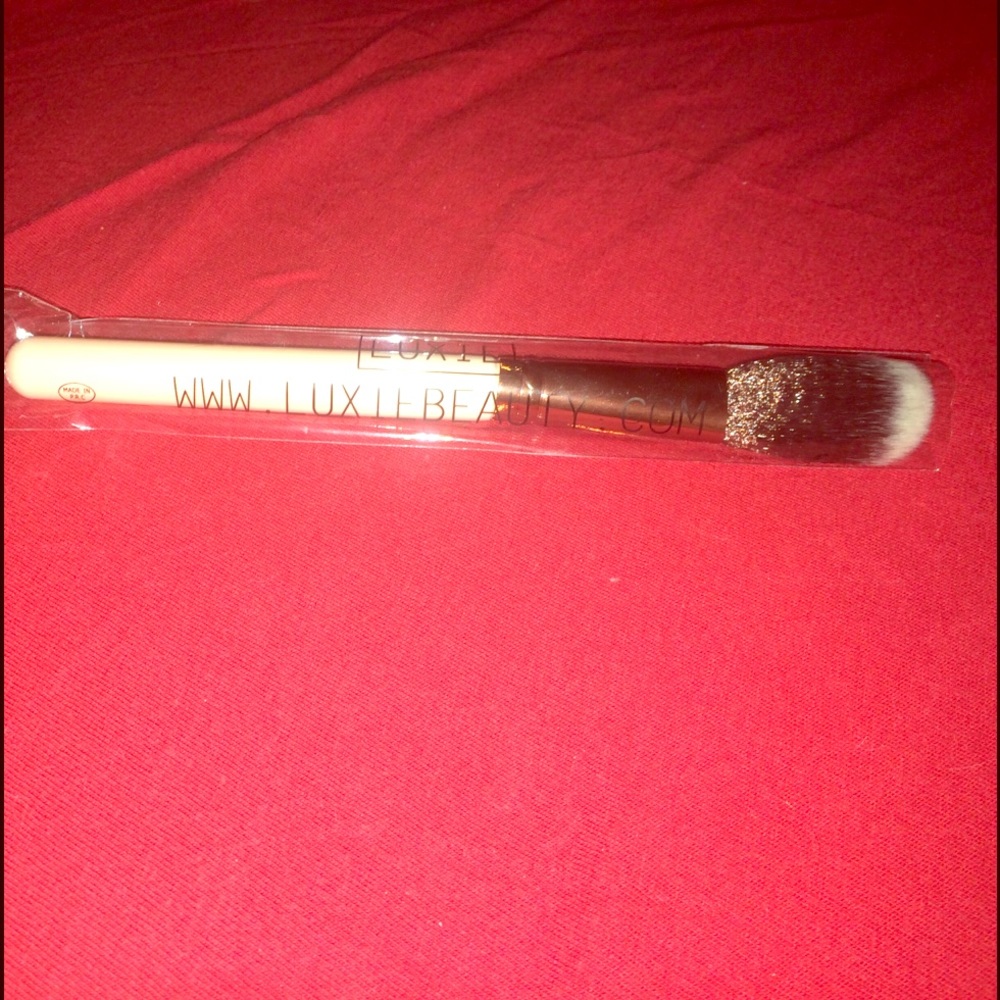 Makeup brush